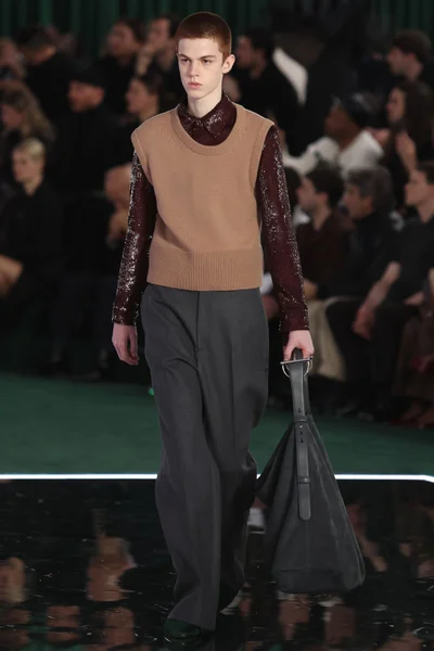 Look 24